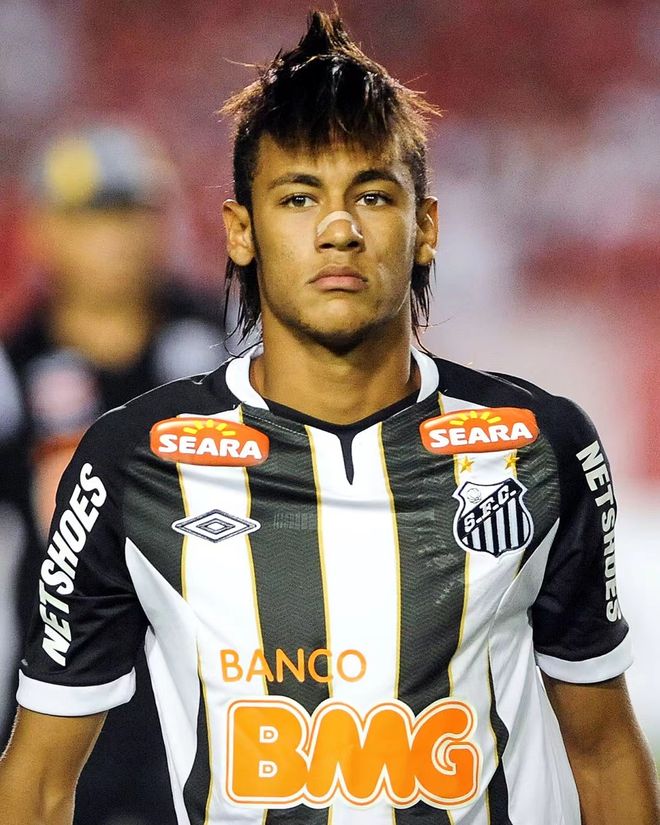 给中场出球 给中场出球